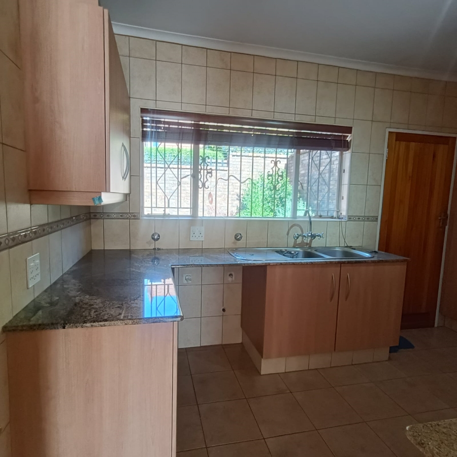 To Let 3 Bedroom Property for Rent in Fairland Gauteng