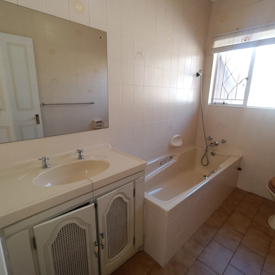 To Let 3 Bedroom Property for Rent in Fairland Gauteng