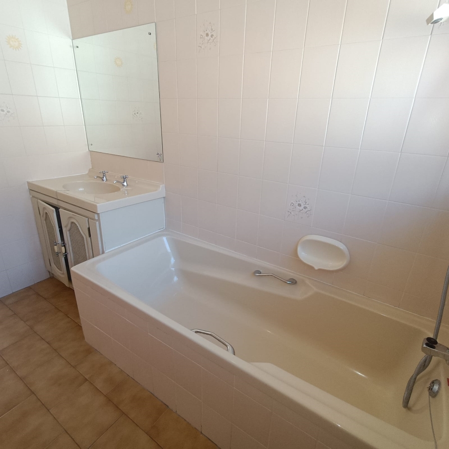 To Let 3 Bedroom Property for Rent in Fairland Gauteng