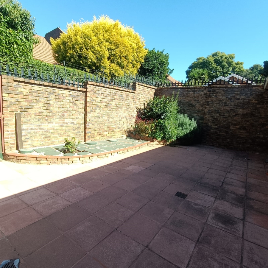To Let 3 Bedroom Property for Rent in Fairland Gauteng