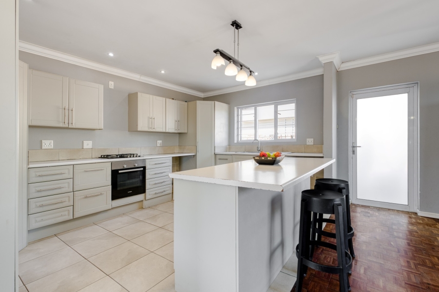 4 Bedroom Property for Sale in Linden Gauteng