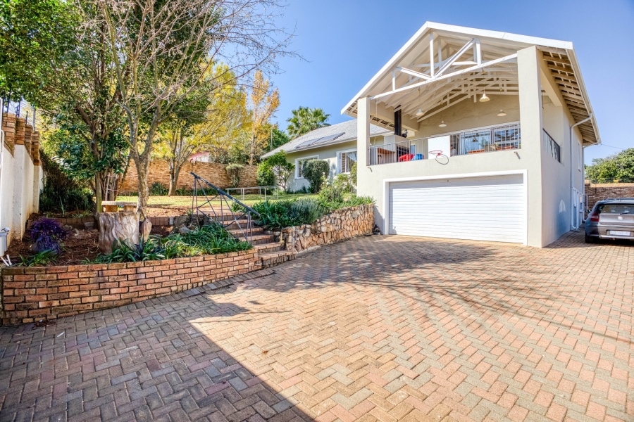 4 Bedroom Property for Sale in Linden Gauteng