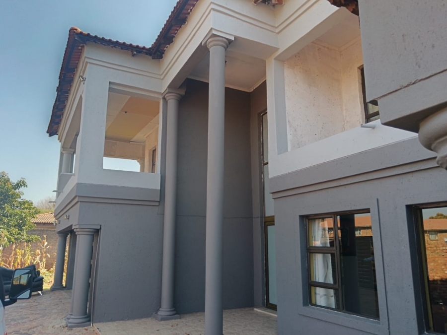 6 Bedroom Property for Sale in Dersley Gauteng
