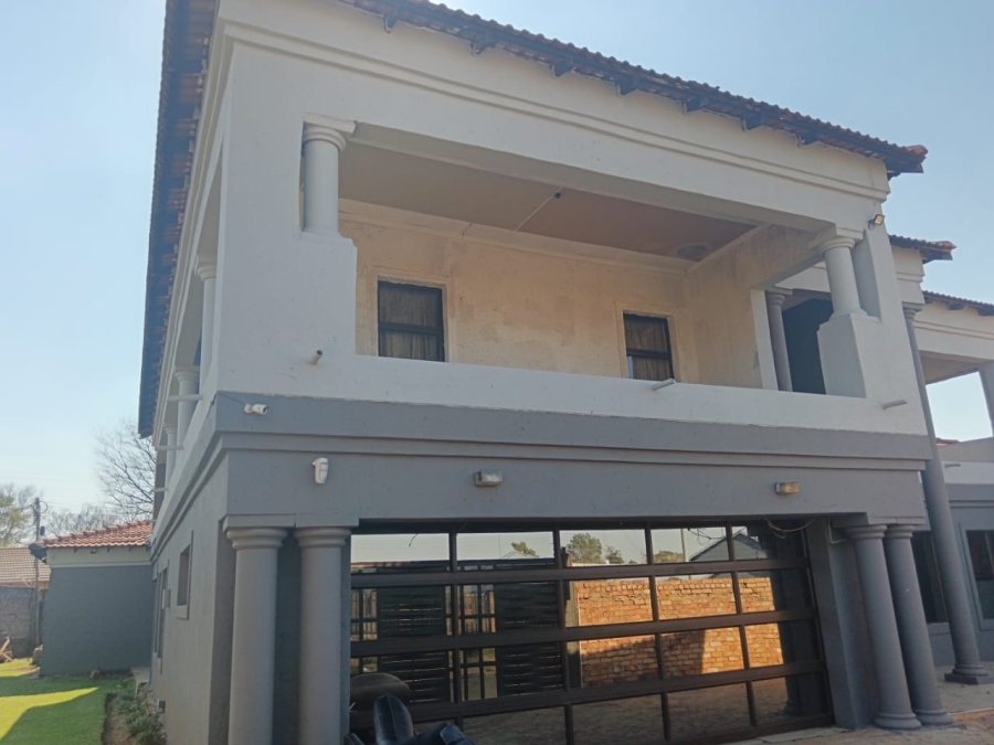 6 Bedroom Property for Sale in Dersley Gauteng