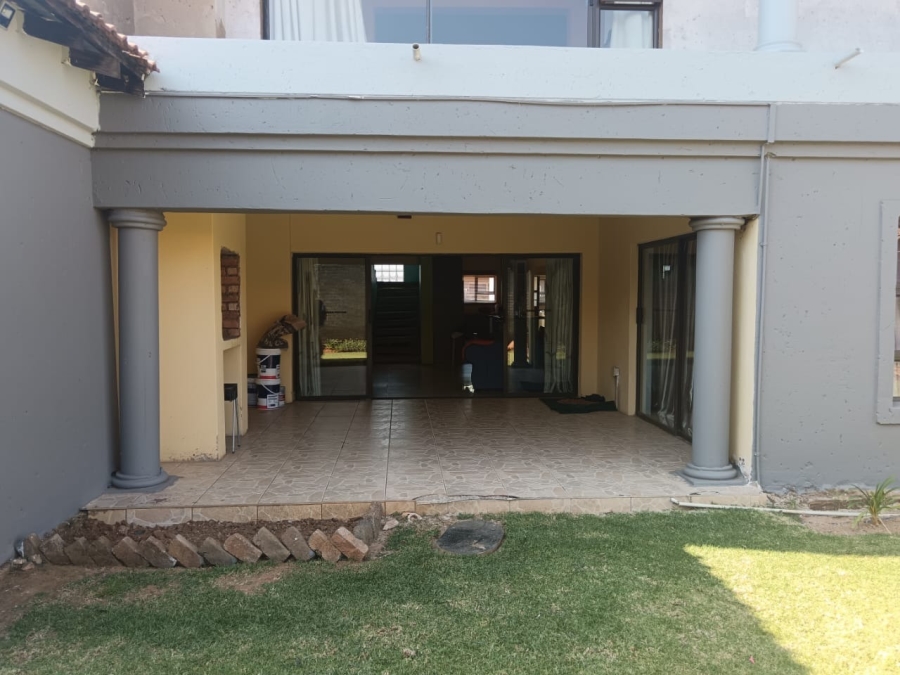 6 Bedroom Property for Sale in Dersley Gauteng