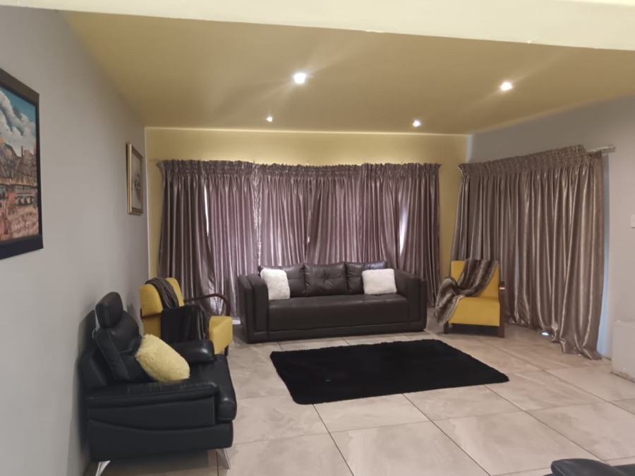 6 Bedroom Property for Sale in Dersley Gauteng