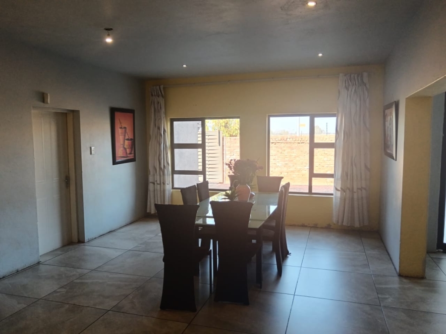 6 Bedroom Property for Sale in Dersley Gauteng