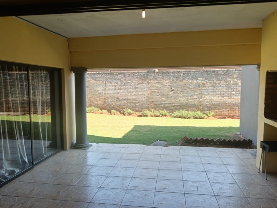 6 Bedroom Property for Sale in Dersley Gauteng