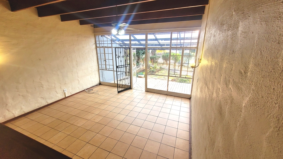 To Let 3 Bedroom Property for Rent in Alberante Gauteng