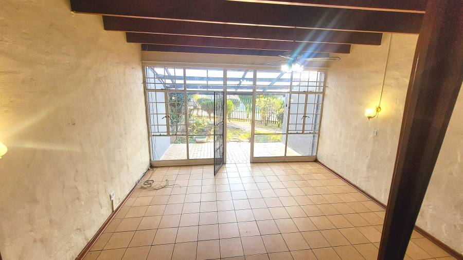 To Let 3 Bedroom Property for Rent in Alberante Gauteng