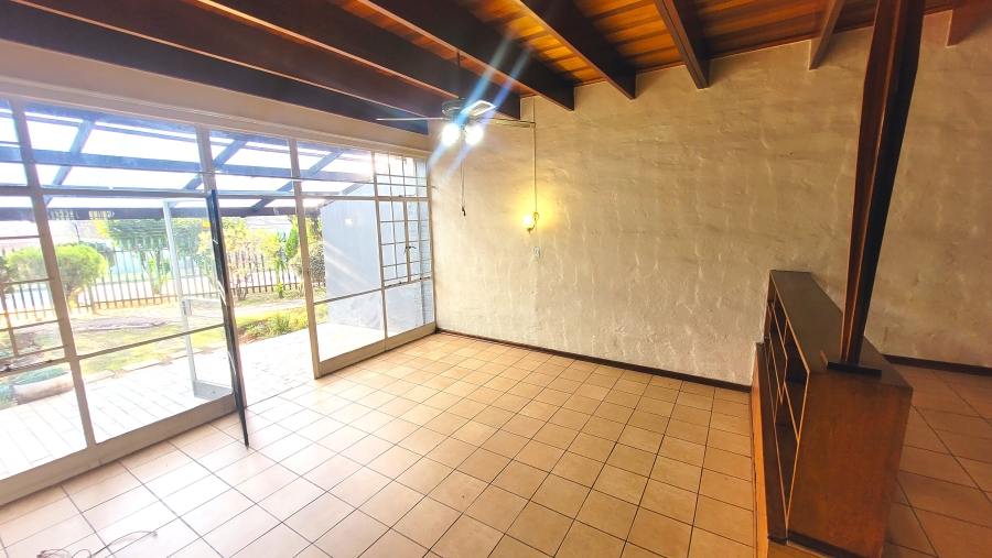 To Let 3 Bedroom Property for Rent in Alberante Gauteng