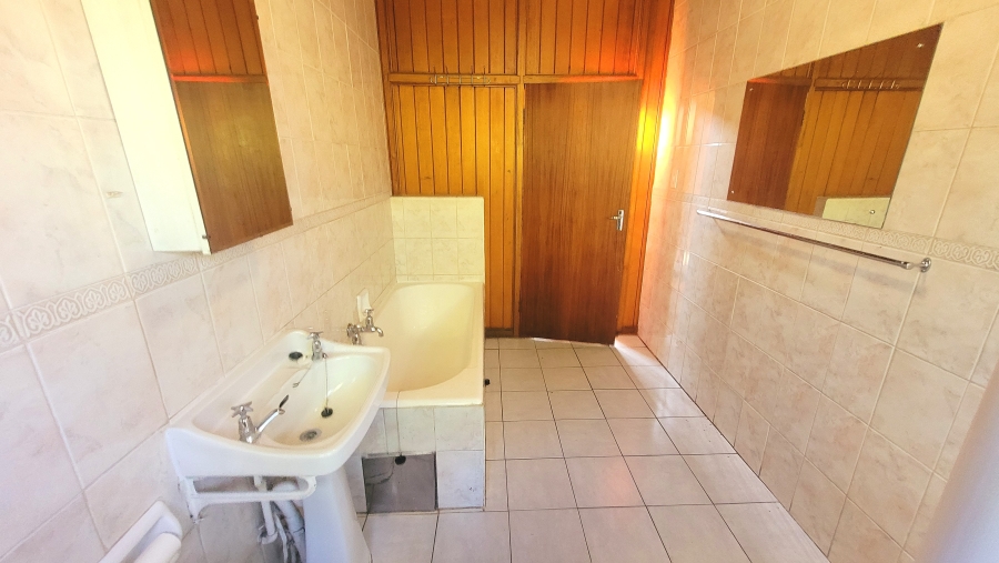 To Let 3 Bedroom Property for Rent in Alberante Gauteng