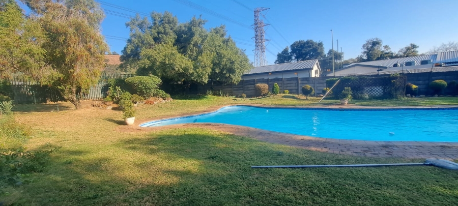 To Let 3 Bedroom Property for Rent in Alberante Gauteng