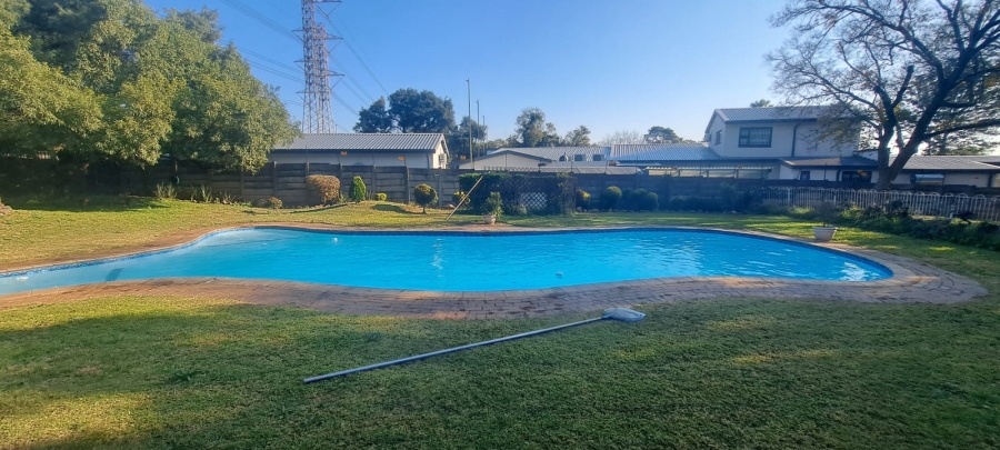 To Let 3 Bedroom Property for Rent in Alberante Gauteng