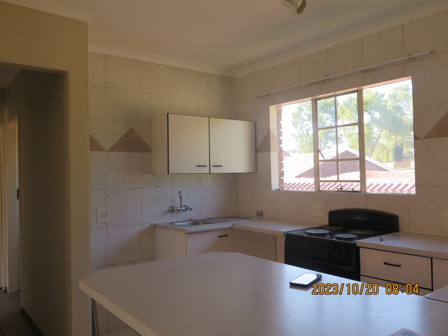 To Let 2 Bedroom Property for Rent in Allen Grove Gauteng
