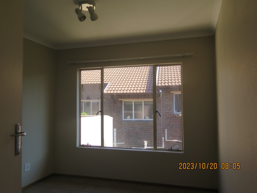 To Let 2 Bedroom Property for Rent in Allen Grove Gauteng