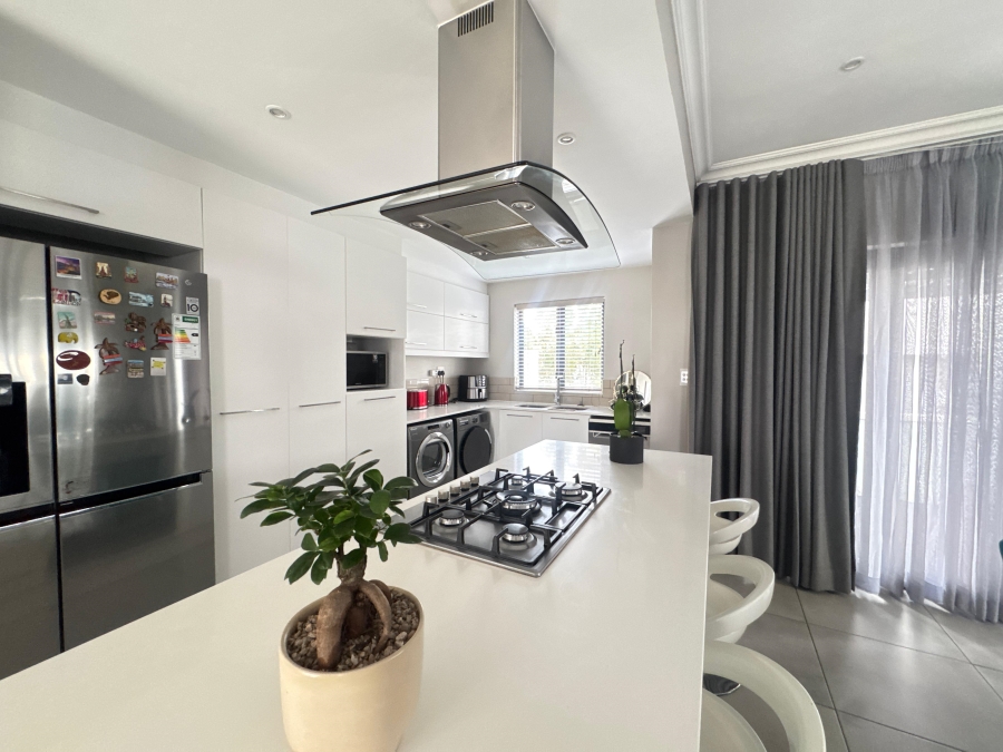 3 Bedroom Property for Sale in Broadacres Gauteng