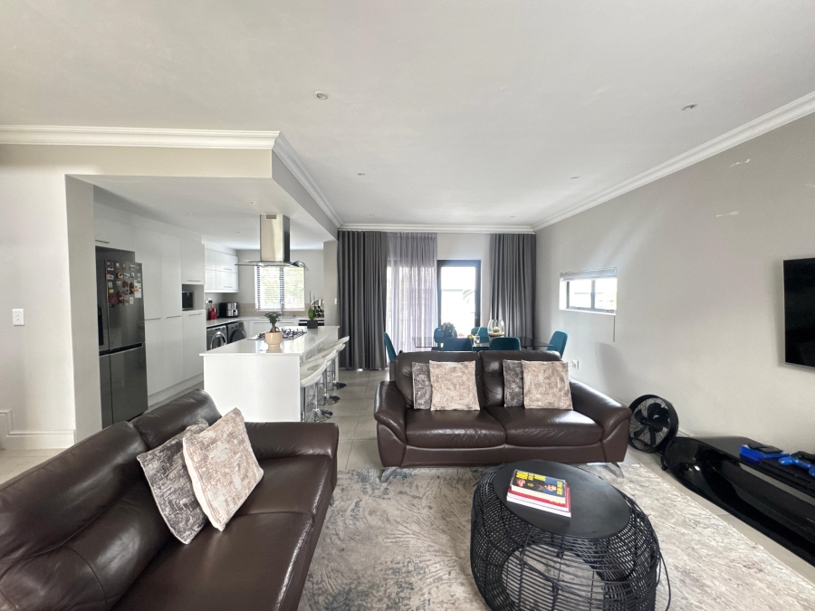 3 Bedroom Property for Sale in Broadacres Gauteng