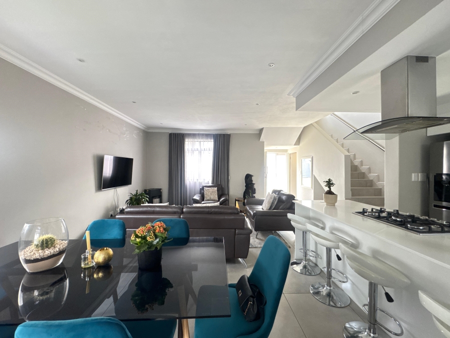 3 Bedroom Property for Sale in Broadacres Gauteng