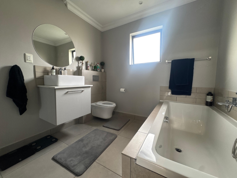 3 Bedroom Property for Sale in Broadacres Gauteng