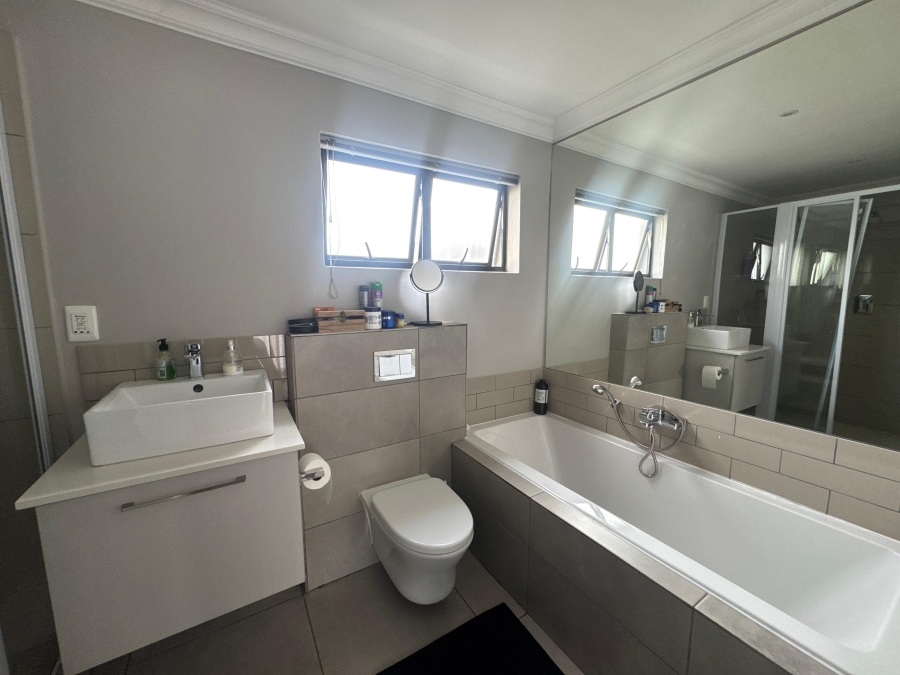 3 Bedroom Property for Sale in Broadacres Gauteng