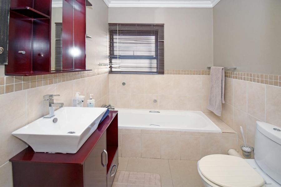 3 Bedroom Property for Sale in Barbeque Downs Gauteng