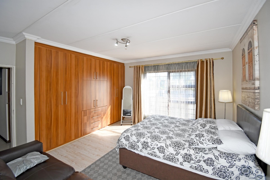 3 Bedroom Property for Sale in Barbeque Downs Gauteng
