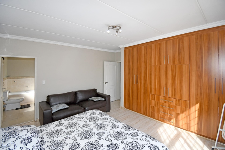 3 Bedroom Property for Sale in Barbeque Downs Gauteng