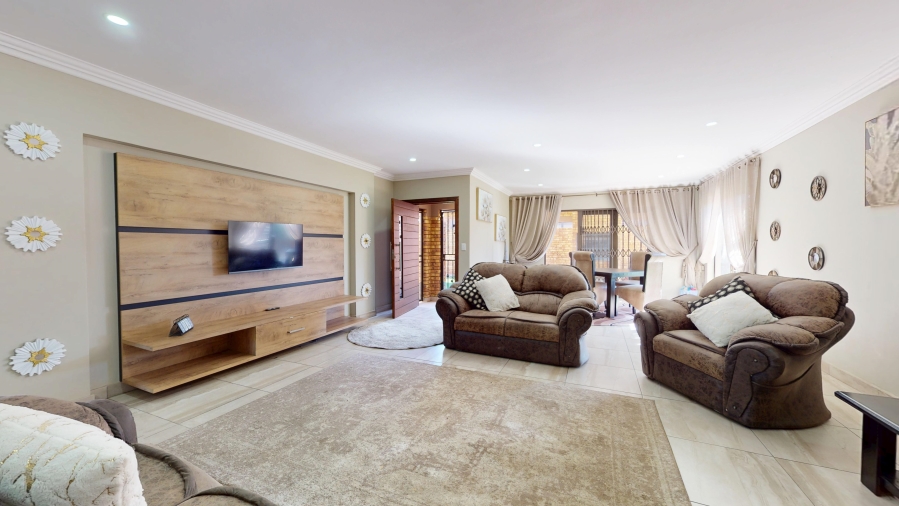 3 Bedroom Property for Sale in Dayanglen Gauteng