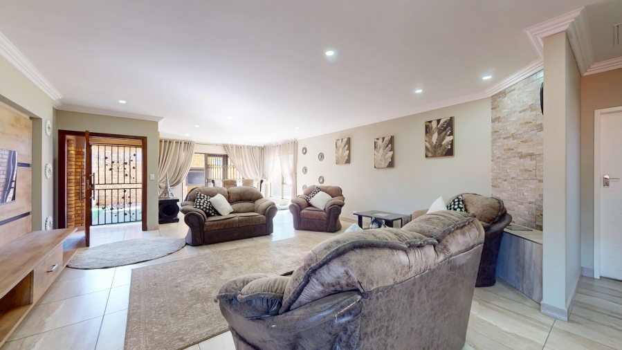 3 Bedroom Property for Sale in Dayanglen Gauteng