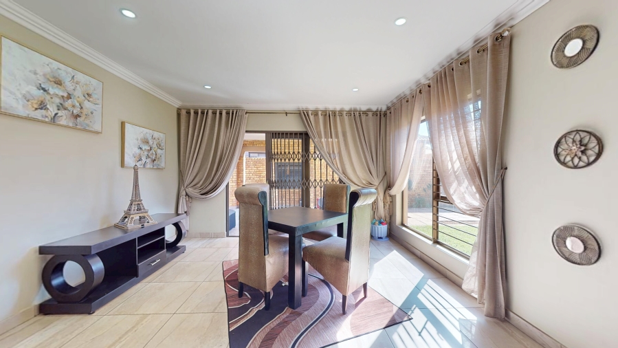 3 Bedroom Property for Sale in Dayanglen Gauteng