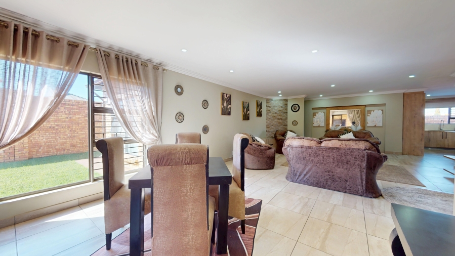 3 Bedroom Property for Sale in Dayanglen Gauteng