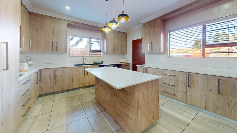 3 Bedroom Property for Sale in Dayanglen Gauteng