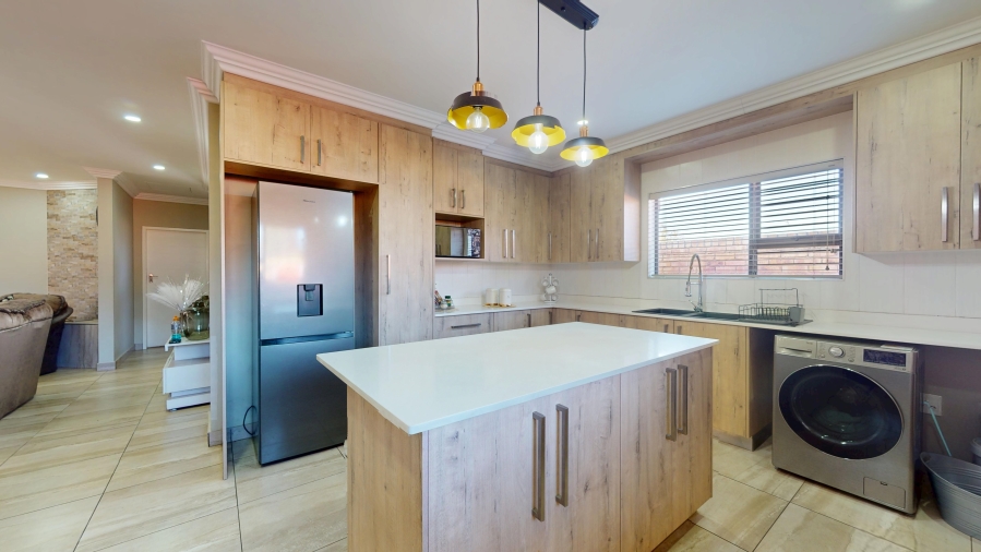 3 Bedroom Property for Sale in Dayanglen Gauteng