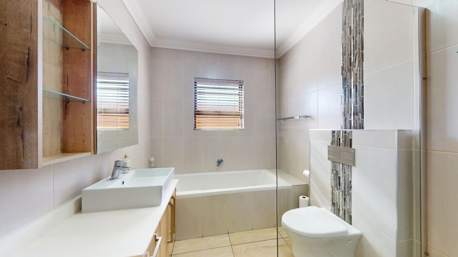 3 Bedroom Property for Sale in Dayanglen Gauteng