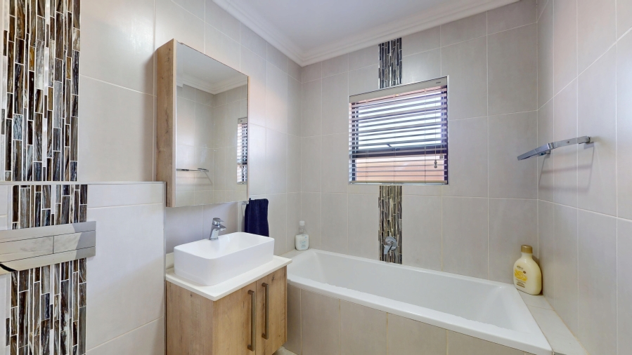 3 Bedroom Property for Sale in Dayanglen Gauteng