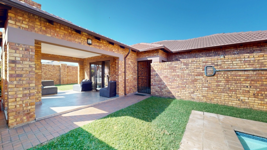 3 Bedroom Property for Sale in Dayanglen Gauteng