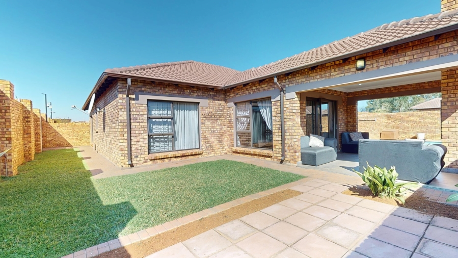 3 Bedroom Property for Sale in Dayanglen Gauteng