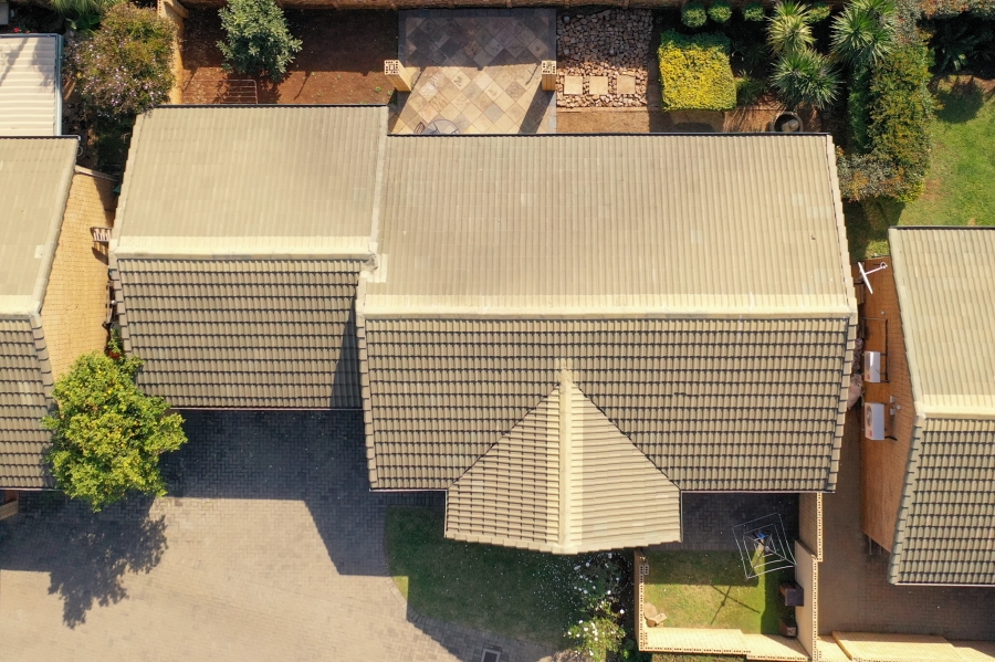 2 Bedroom Property for Sale in Eldoraigne Gauteng