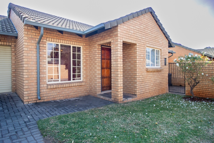 2 Bedroom Property for Sale in Eldoraigne Gauteng
