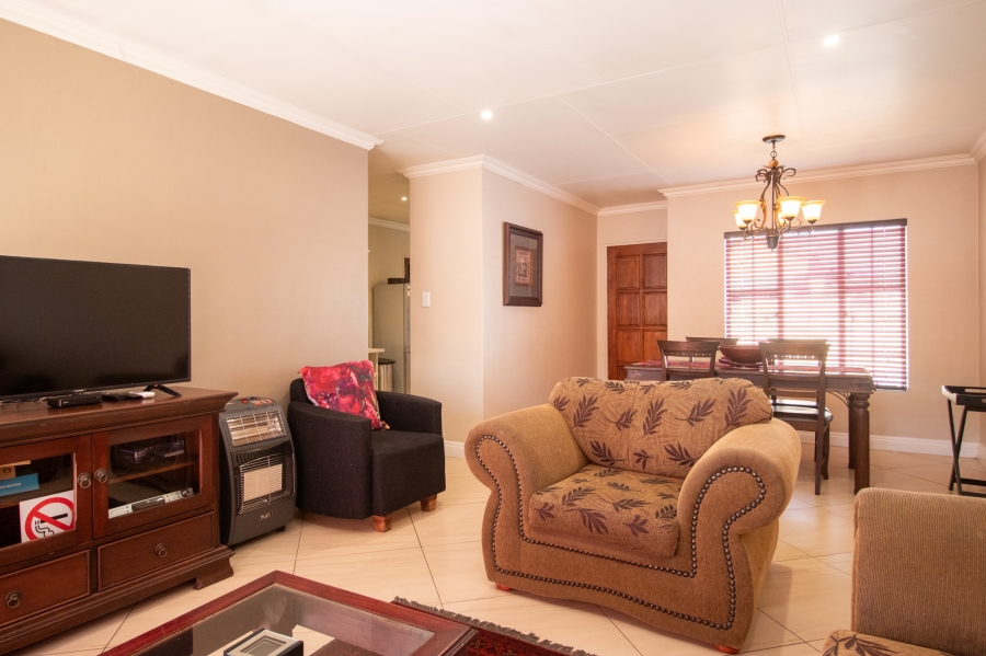 2 Bedroom Property for Sale in Eldoraigne Gauteng