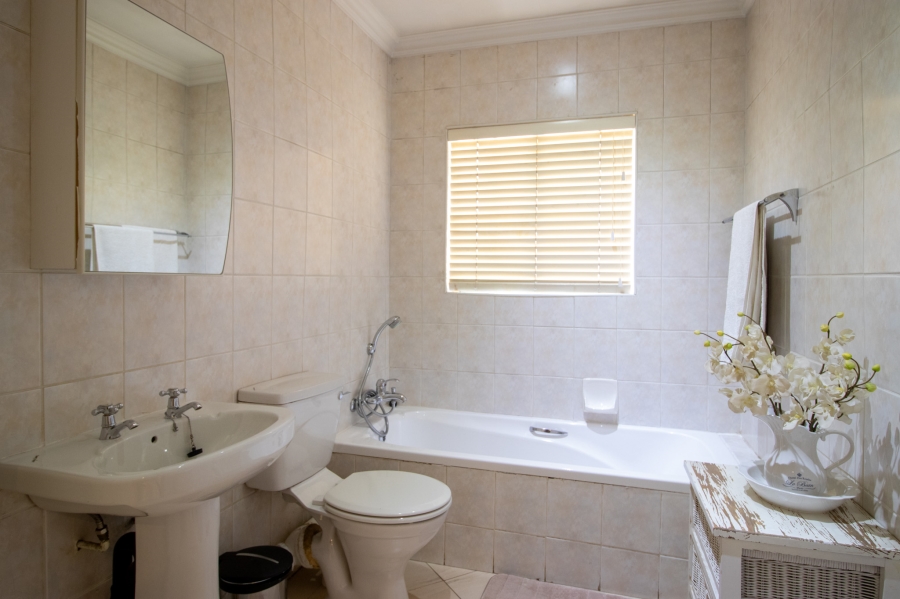 2 Bedroom Property for Sale in Eldoraigne Gauteng