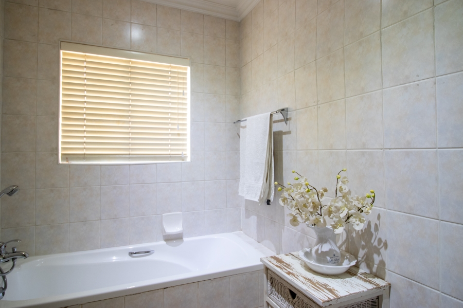 2 Bedroom Property for Sale in Eldoraigne Gauteng