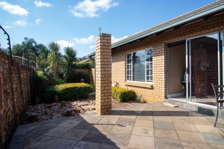 2 Bedroom Property for Sale in Eldoraigne Gauteng