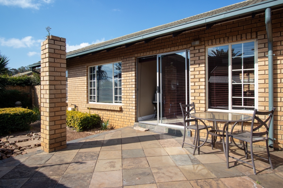 2 Bedroom Property for Sale in Eldoraigne Gauteng