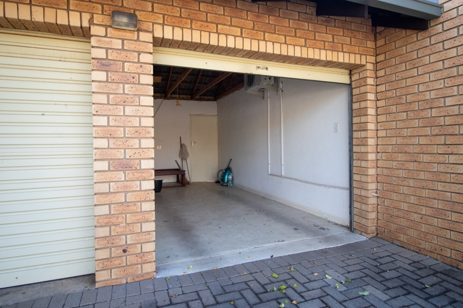 2 Bedroom Property for Sale in Eldoraigne Gauteng