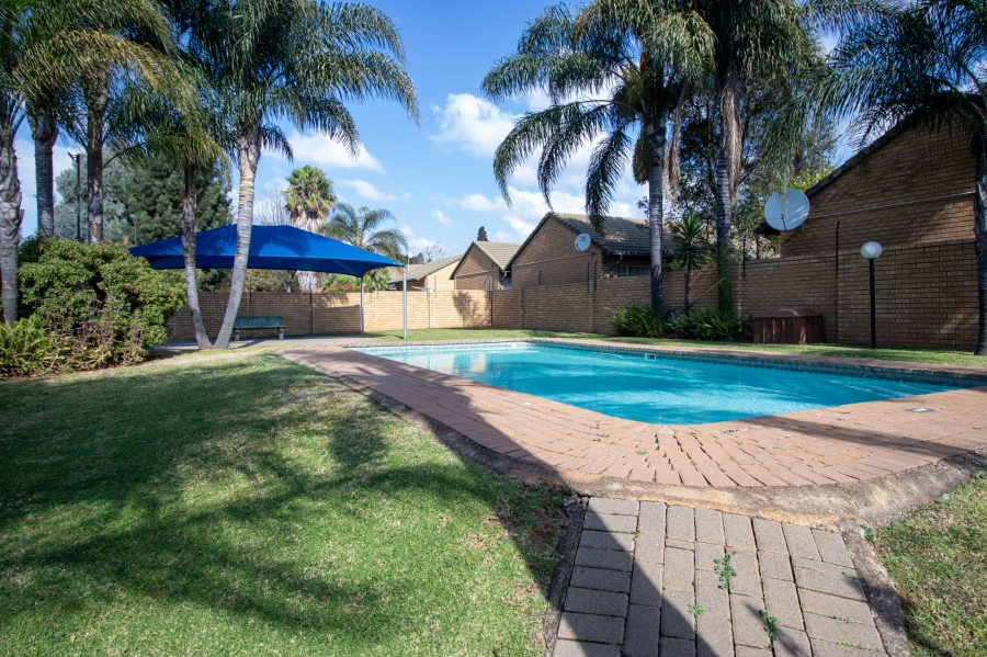 2 Bedroom Property for Sale in Eldoraigne Gauteng