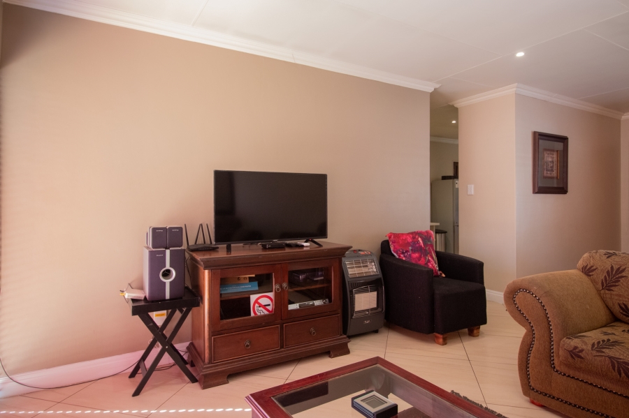 2 Bedroom Property for Sale in Eldoraigne Gauteng