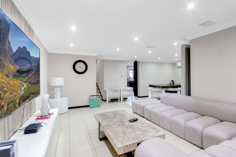To Let 4 Bedroom Property for Rent in Noordwyk Gauteng