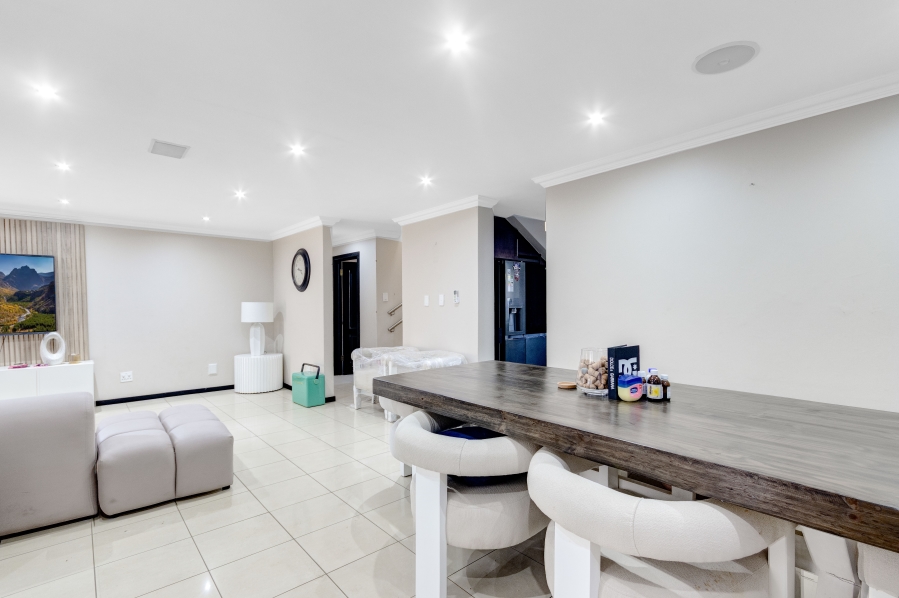 To Let 4 Bedroom Property for Rent in Noordwyk Gauteng